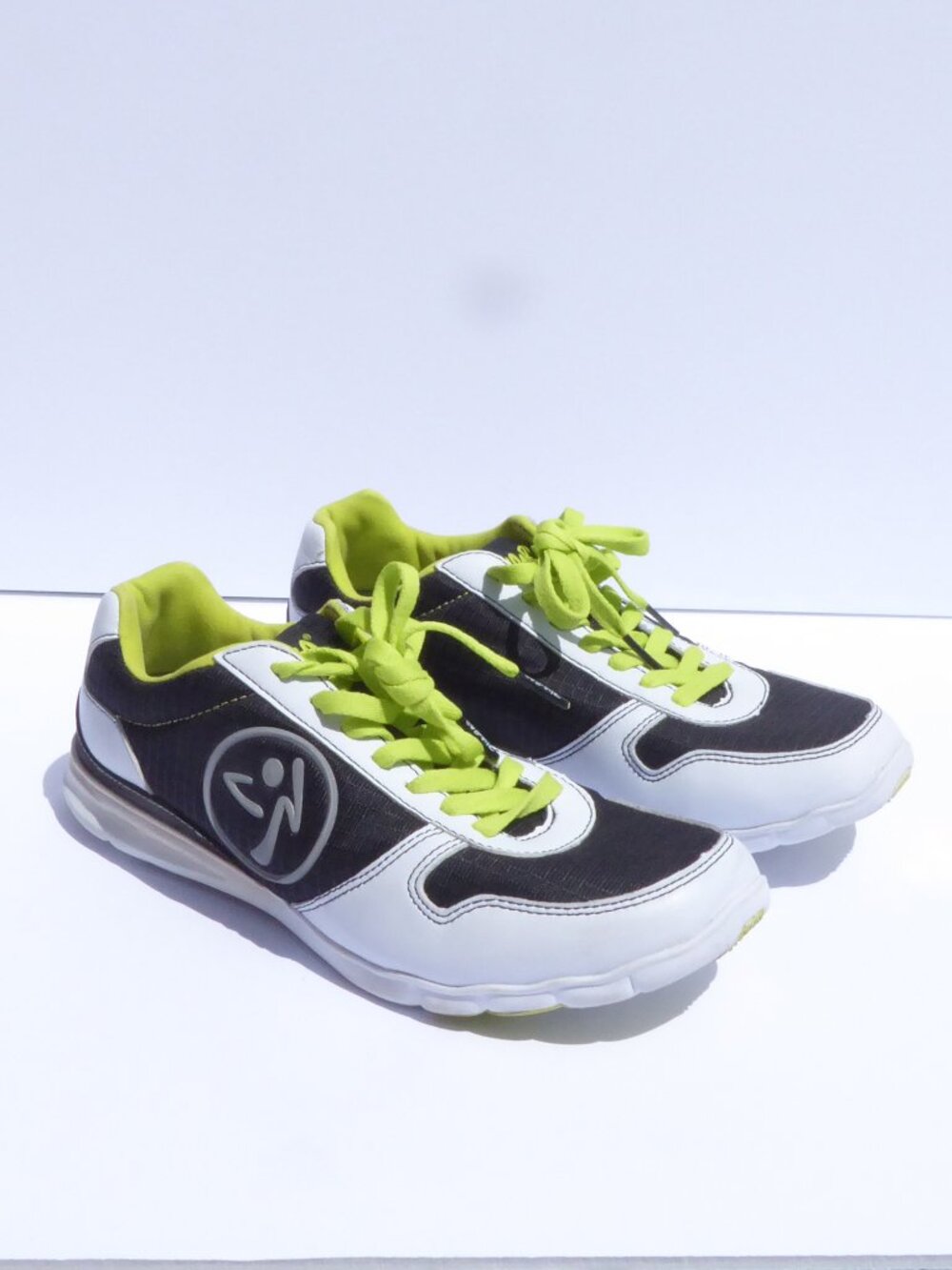 Zumba dance workout black white lime green sneakers women's size 8